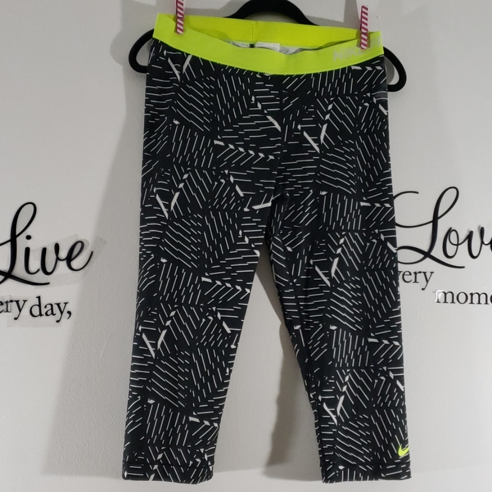 Nike Women’s Black & Neon Yellow Patterned Capri Leggings